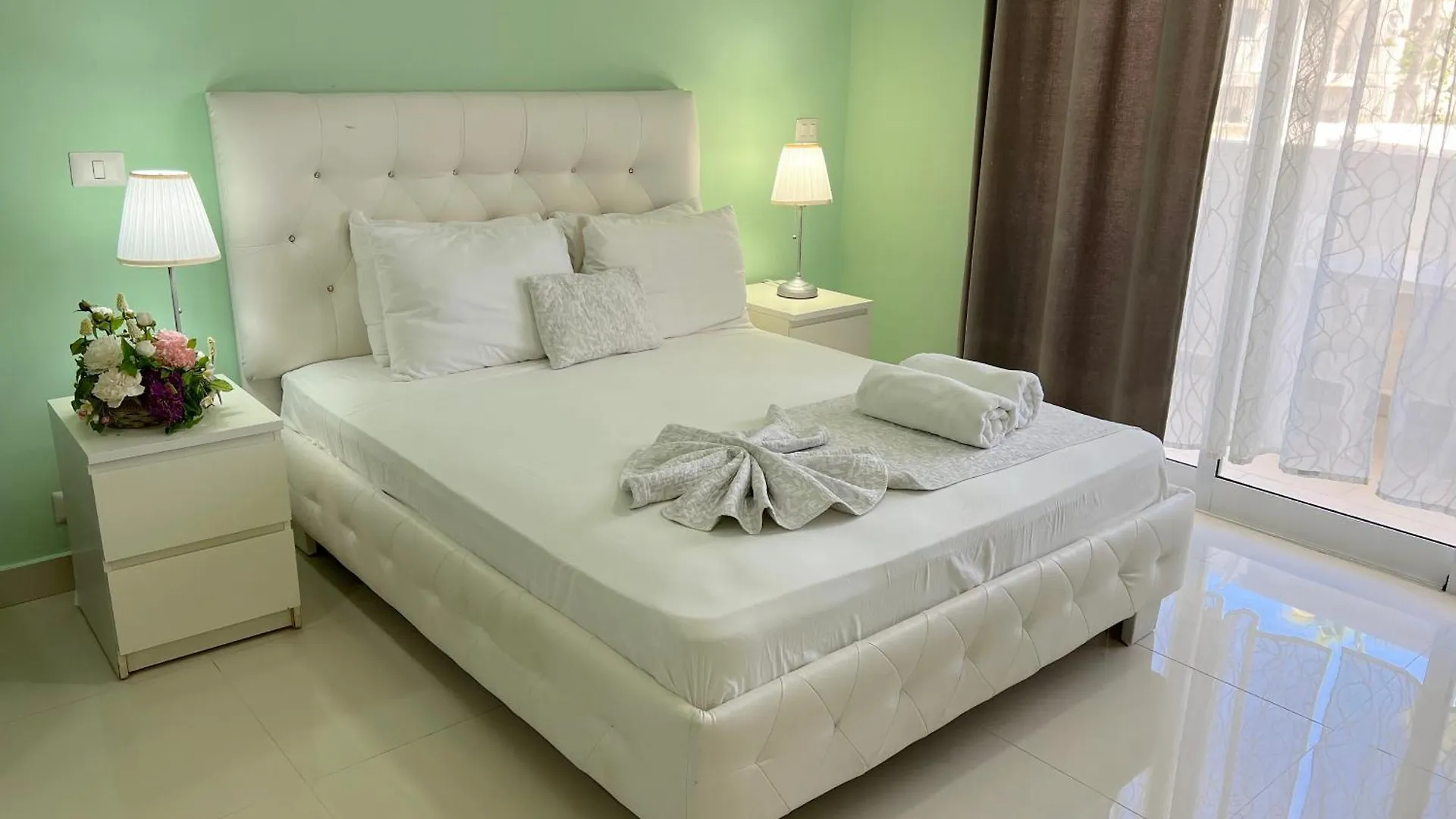 Hotel Vacation Studios With Rooftop Pool, Beach Club, Restaurants - Playa Los Corales Punta Cana