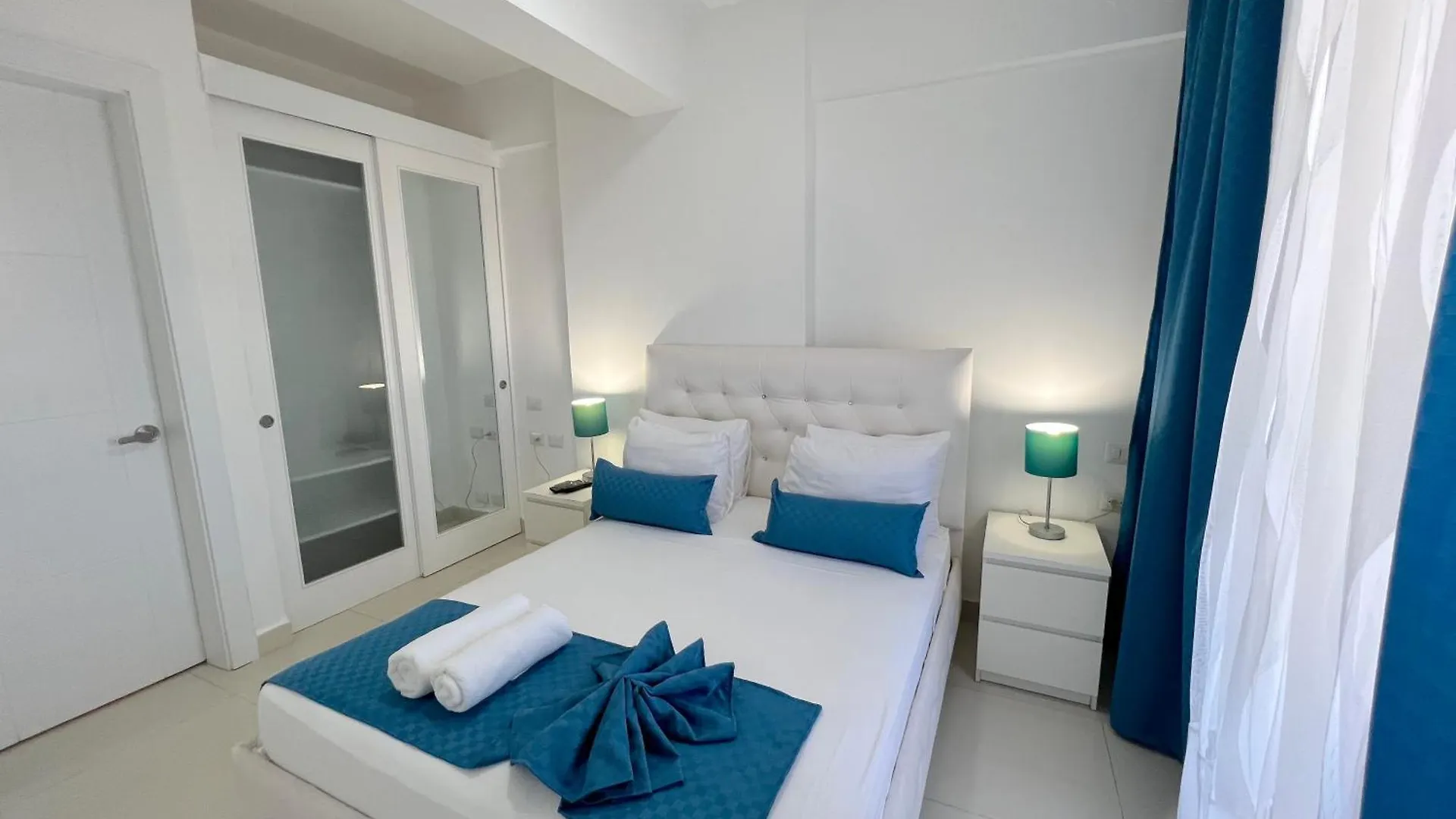 Vacation Studios With Rooftop Pool, Beach Club, Restaurants - Playa Los Corales Punta Cana Hotel