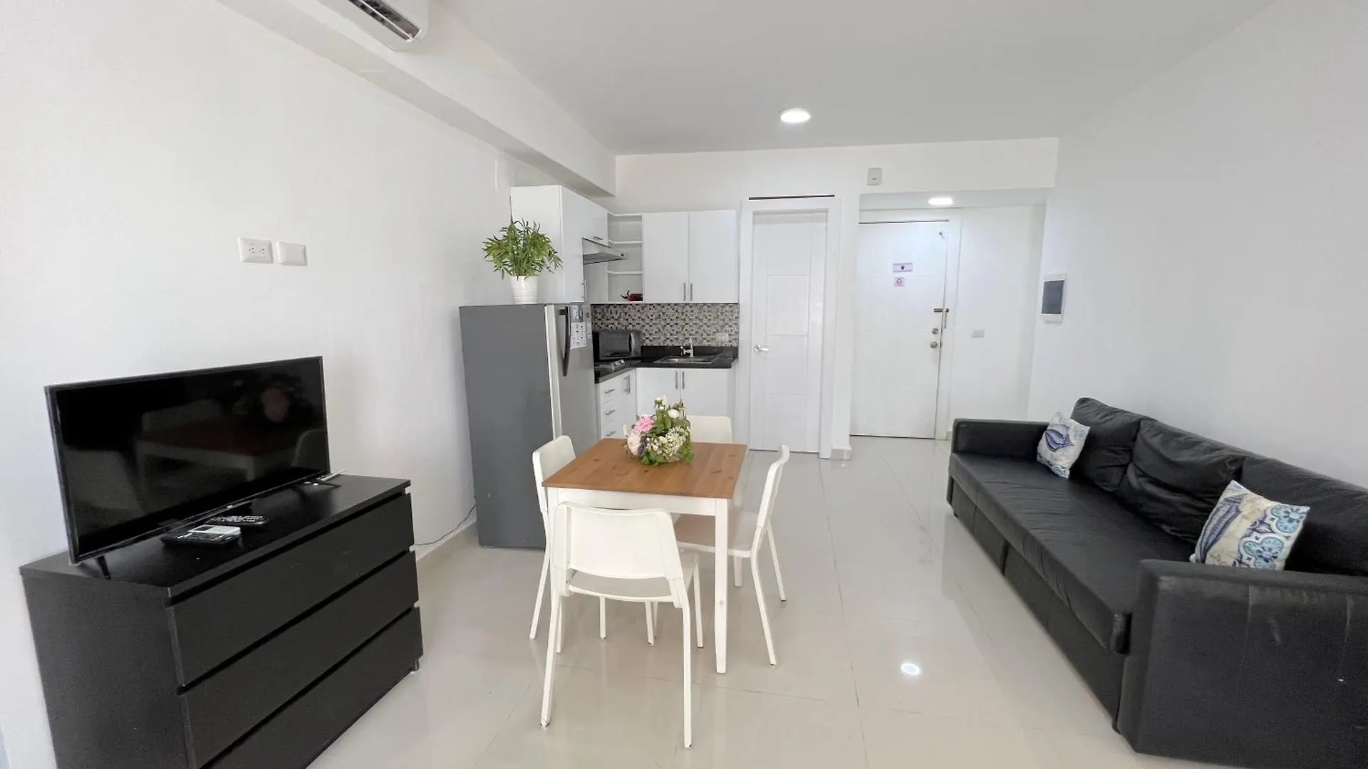 Vacation Studios With Rooftop Pool, Beach Club, Restaurants - Playa Los Corales Punta Cana 5*,
