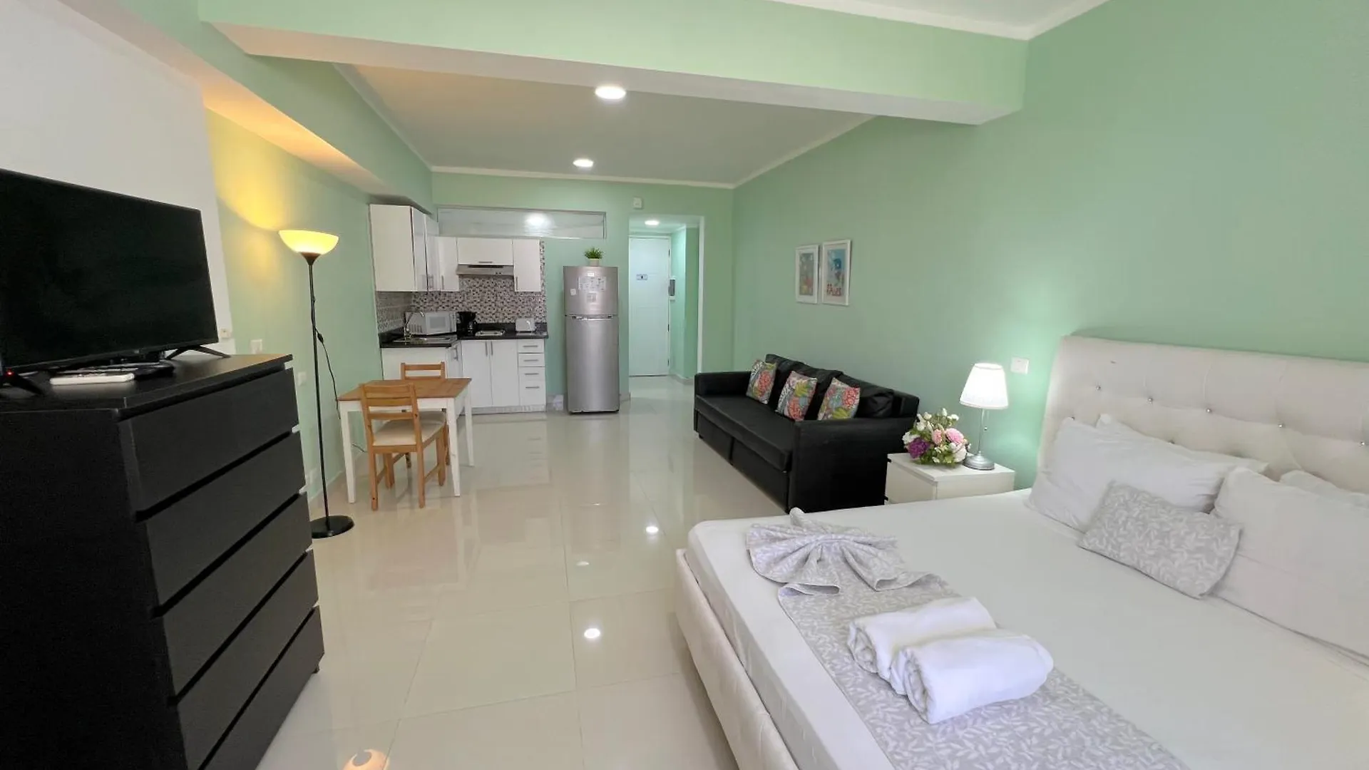 Vacation Studios With Rooftop Pool, Beach Club, Restaurants - Playa Los Corales Punta Cana República Dominicana