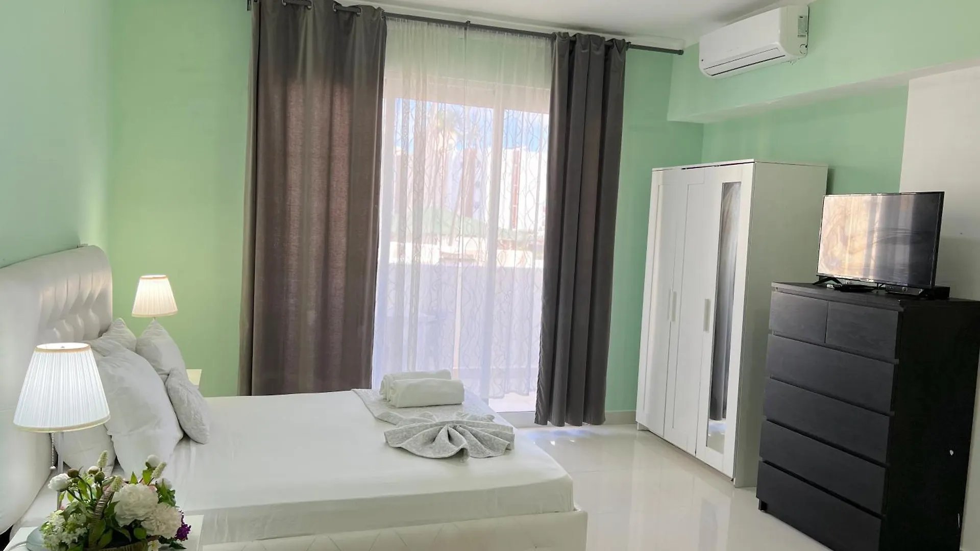 Vacation Studios With Rooftop Pool, Beach Club, Restaurants - Playa Los Corales Punta Cana