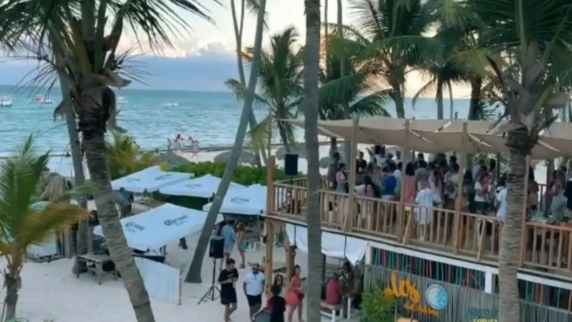 Vacation Studios With Rooftop Pool, Beach Club, Restaurants - Playa Los Corales Punta Cana 5*,