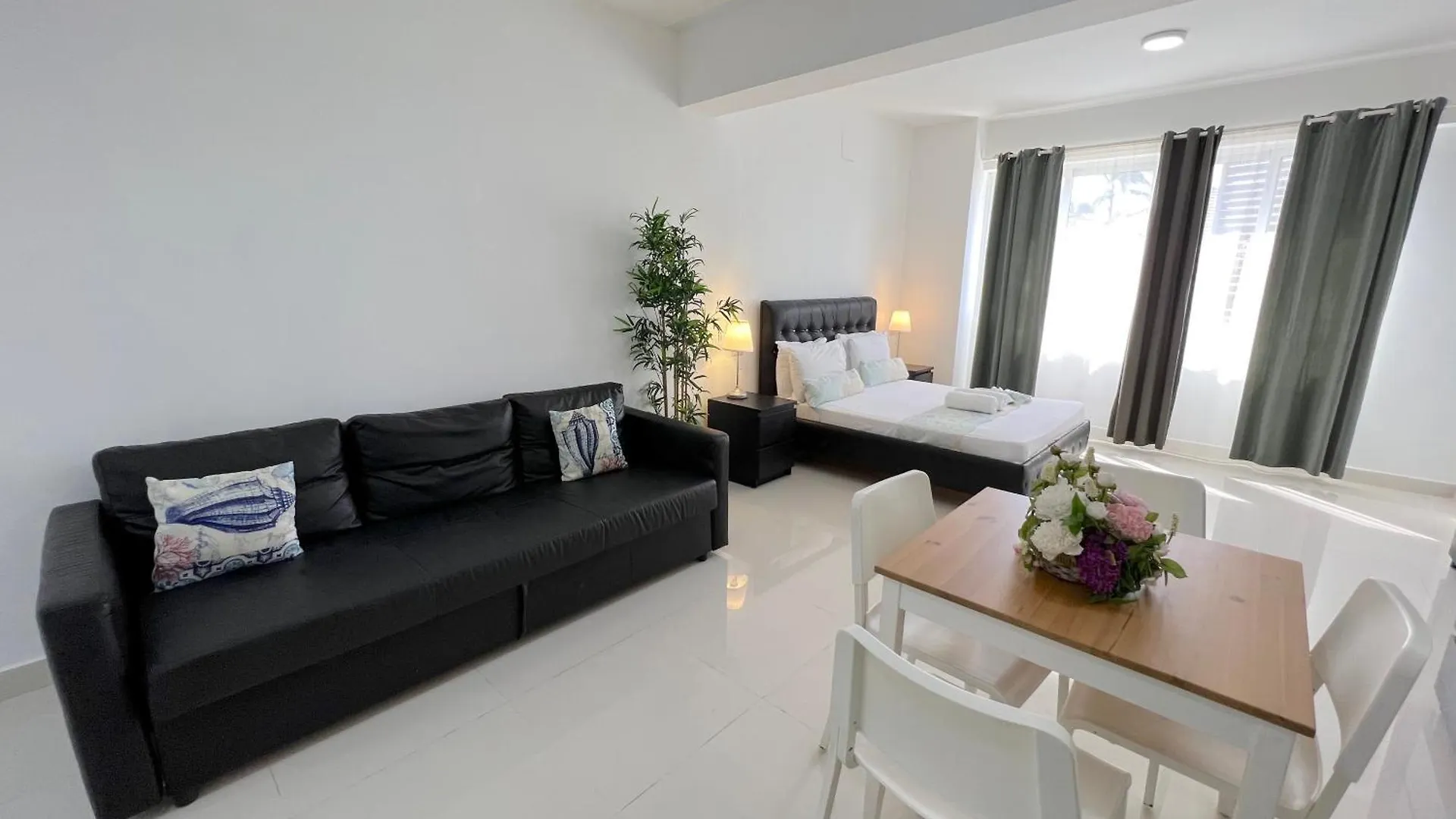 Hotel Vacation Studios With Rooftop Pool, Beach Club, Restaurants - Playa Los Corales Punta Cana