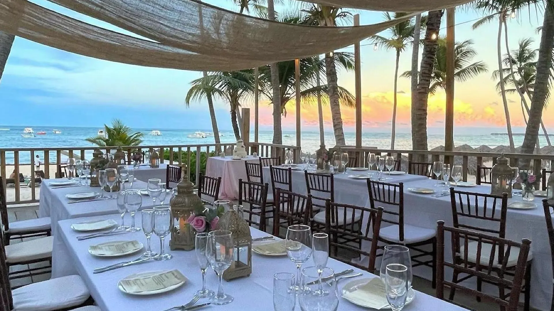 Hotel Vacation Studios With Rooftop Pool, Beach Club, Restaurants - Playa Los Corales Punta Cana